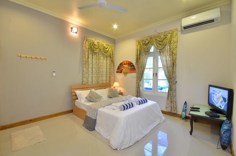 Ukulhas Beach Inn Exterior foto