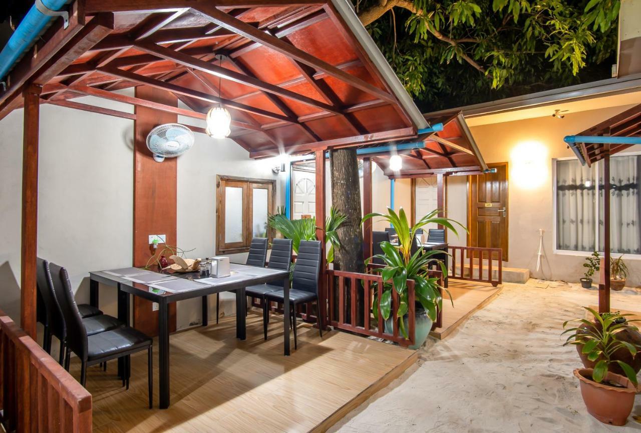 Ukulhas Beach Inn Exterior foto